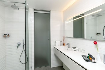 Carlton Tel Aviv Hotel