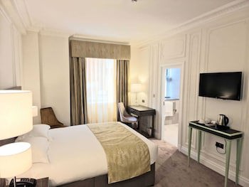 Astor Court Hotel
