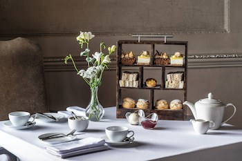 Wood Hall Hotel And Spa
