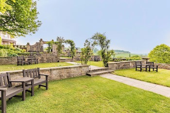 Wood Hall Hotel And Spa