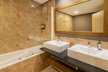 Eurostars Royal Tanau