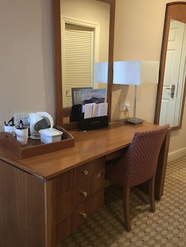 Crown And Mitre Hotel