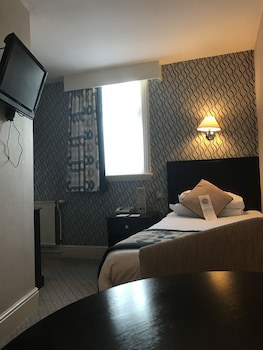 Crown And Mitre Hotel