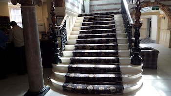 Crown And Mitre Hotel