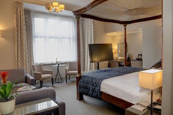Crown And Mitre Hotel