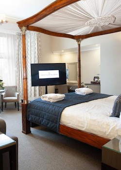 Crown And Mitre Hotel