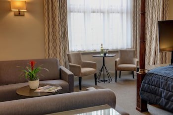 Crown And Mitre Hotel