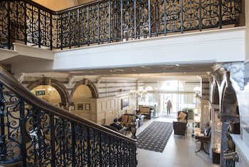 Crown And Mitre Hotel