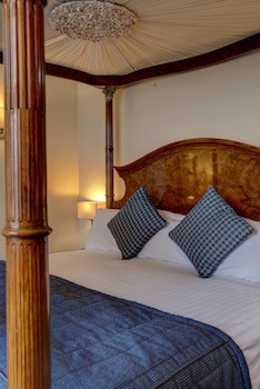 Crown And Mitre Hotel