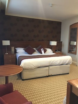 Crown And Mitre Hotel