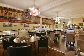 Crown And Mitre Hotel