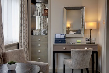 Crown And Mitre Hotel