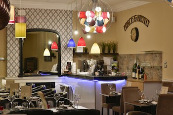 Crown And Mitre Hotel