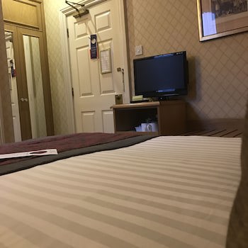Crown And Mitre Hotel