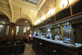 Crown And Mitre Hotel