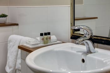 Crown And Mitre Hotel