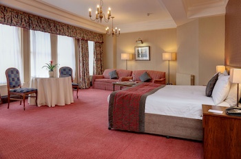 Crown And Mitre Hotel