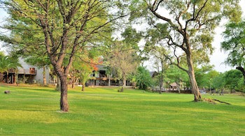 Cresta Mowana Safari Resort & Spa