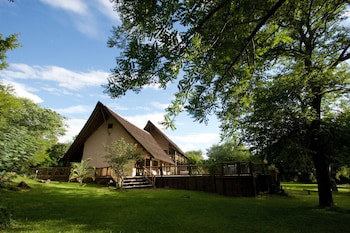 Cresta Mowana Safari Resort & Spa