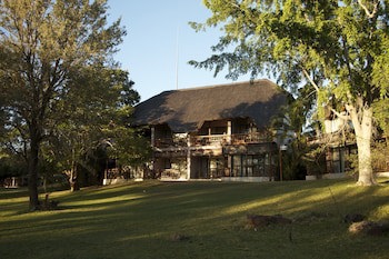 Cresta Mowana Safari Resort & Spa