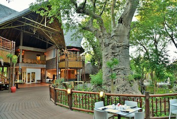 Cresta Mowana Safari Resort & Spa