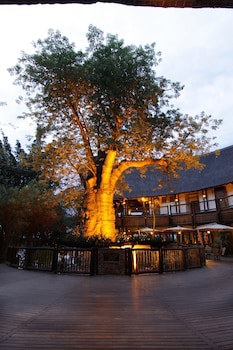 Cresta Mowana Safari Resort & Spa