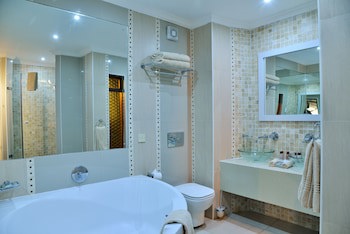 Cresta Mowana Safari Resort & Spa