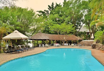 Cresta Mowana Safari Resort & Spa