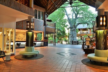 Cresta Mowana Safari Resort & Spa