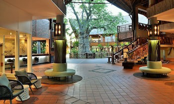 Cresta Mowana Safari Resort & Spa