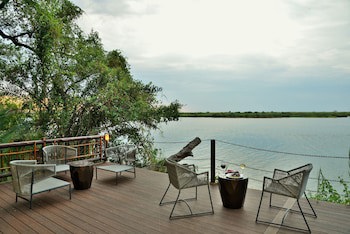 Cresta Mowana Safari Resort & Spa
