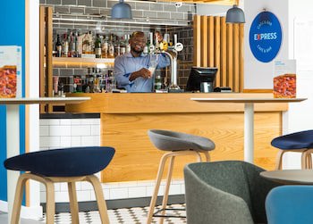 Holiday Inn Express Cardiff Bay, An Ihg Hotel
