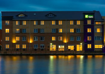 Holiday Inn Express Cardiff Bay, An Ihg Hotel