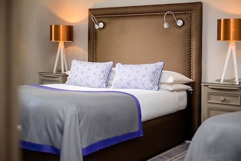 Meadowlands Hotel