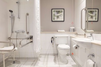 Doubletree By Hilton Edinburgh Airport