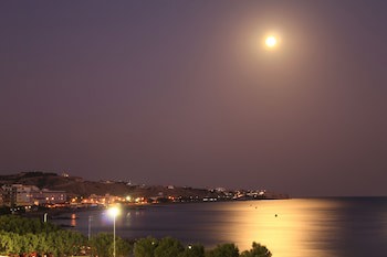 Astron Hotel