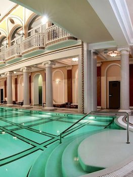 Londonskaya Hotel