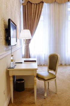 Londonskaya Hotel