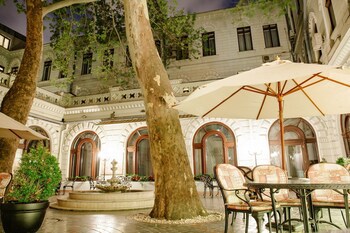 Londonskaya Hotel
