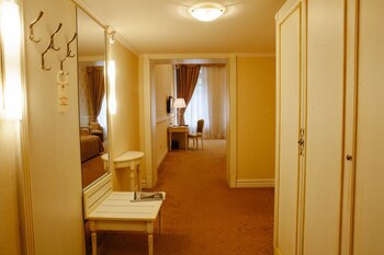 Londonskaya Hotel