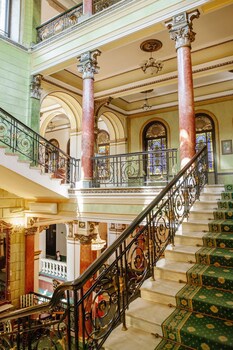 Londonskaya Hotel