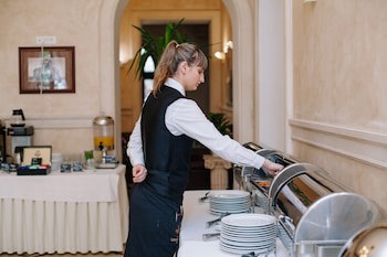 Londonskaya Hotel