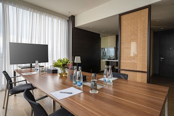 Crowne Plaza Geneva, An Ihg Hotel