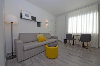 Aparthotel Atenea Valles