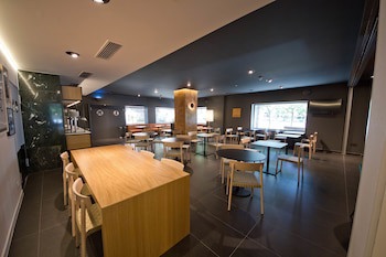 Aparthotel Atenea Valles