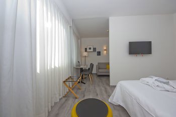 Aparthotel Atenea Valles