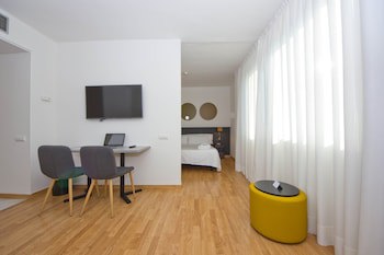 Aparthotel Atenea Valles