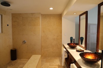 The Lodge At Jaguar Reef