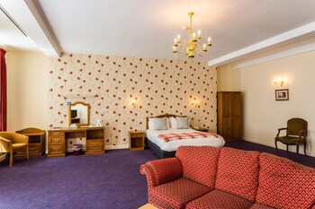 County Hotel
