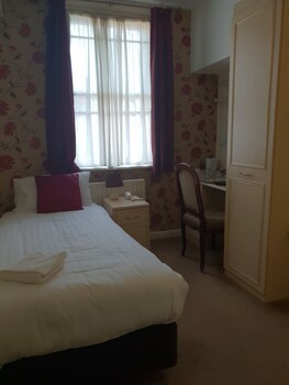 County Hotel